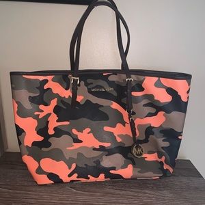 Michael kors camo tote